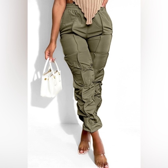 Passion of Essence Pants - Olive Ruched Detail Trousers with Elegant Fit